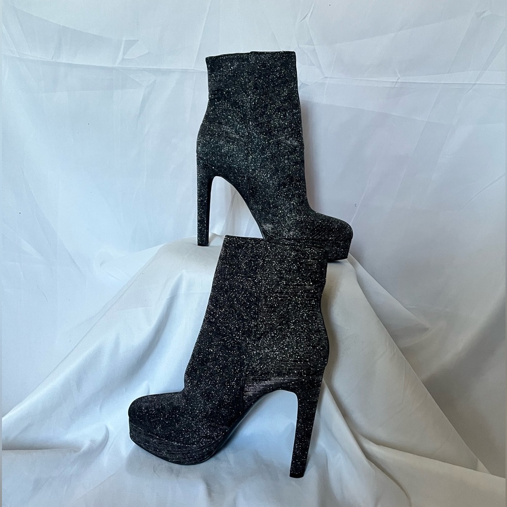 Guess heeled booties